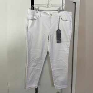 Women’s 1822 stretcher skinny jeans. Size 14. NWT.